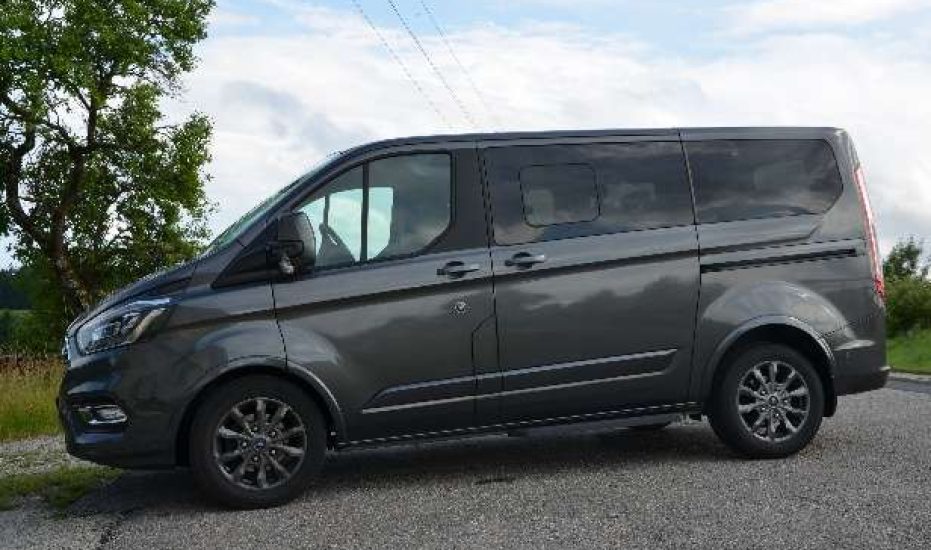 Ford Tourneo Custom 320 L1H1 VA Autm. Titanium X Kombi / Family Van